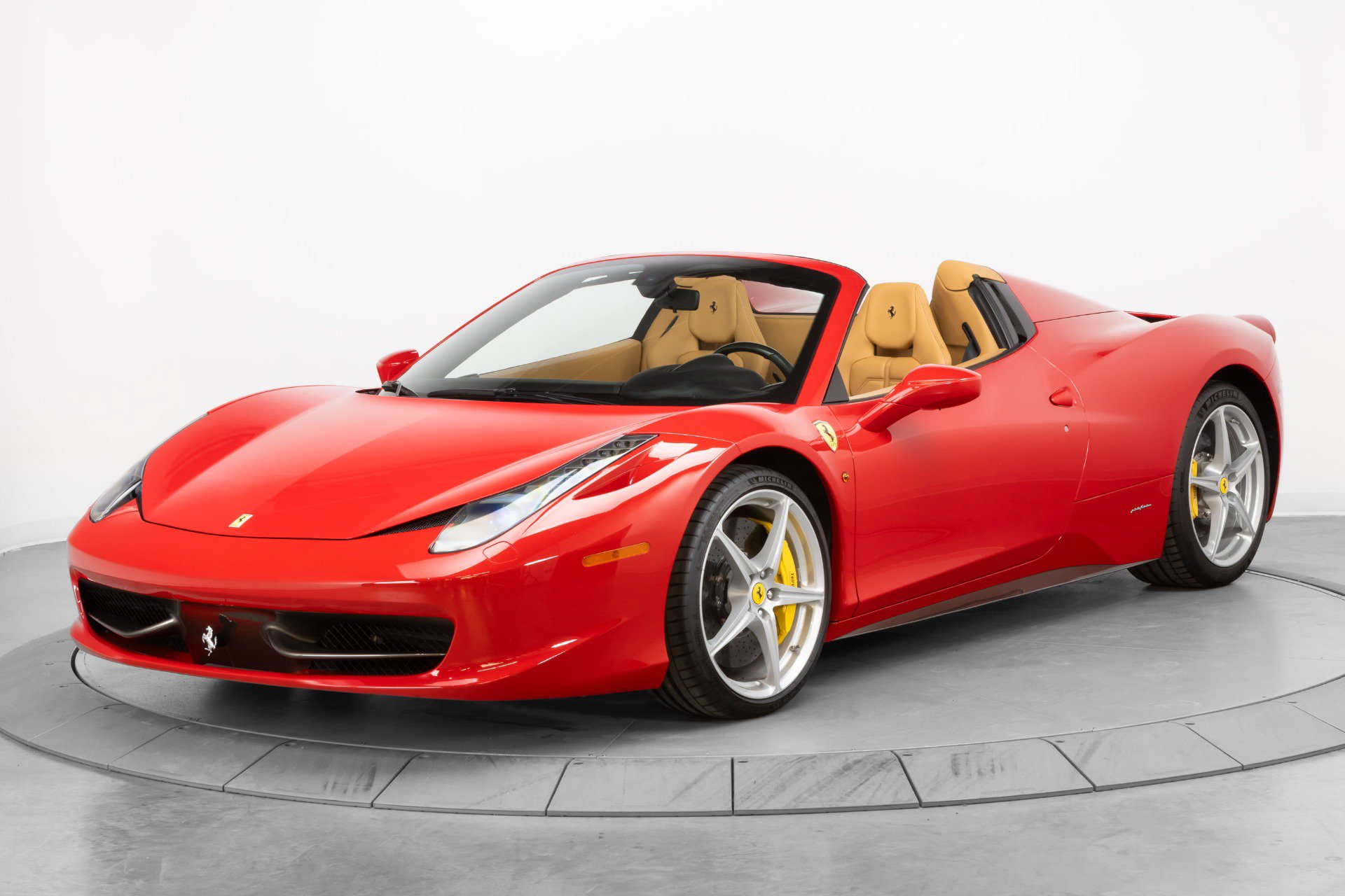 Certified 2014 Ferrari 458 Spider RWD image 4