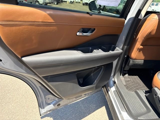 Used 2024 Nissan Pathfinder Platinum w/ Cargo Package AWD/4WD image 14