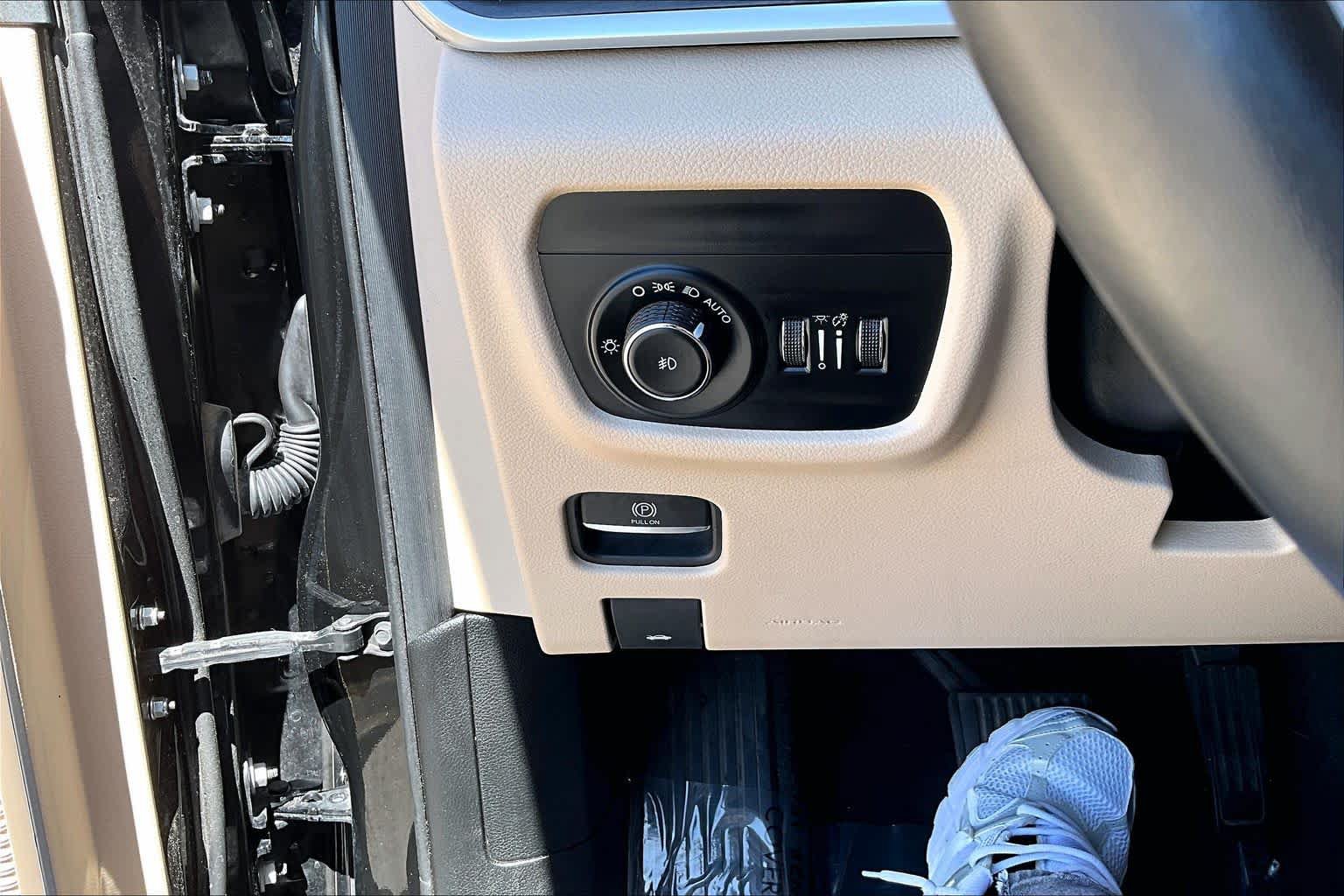 Used 2022 Jeep Grand Cherokee L Limited AWD/4WD image 33