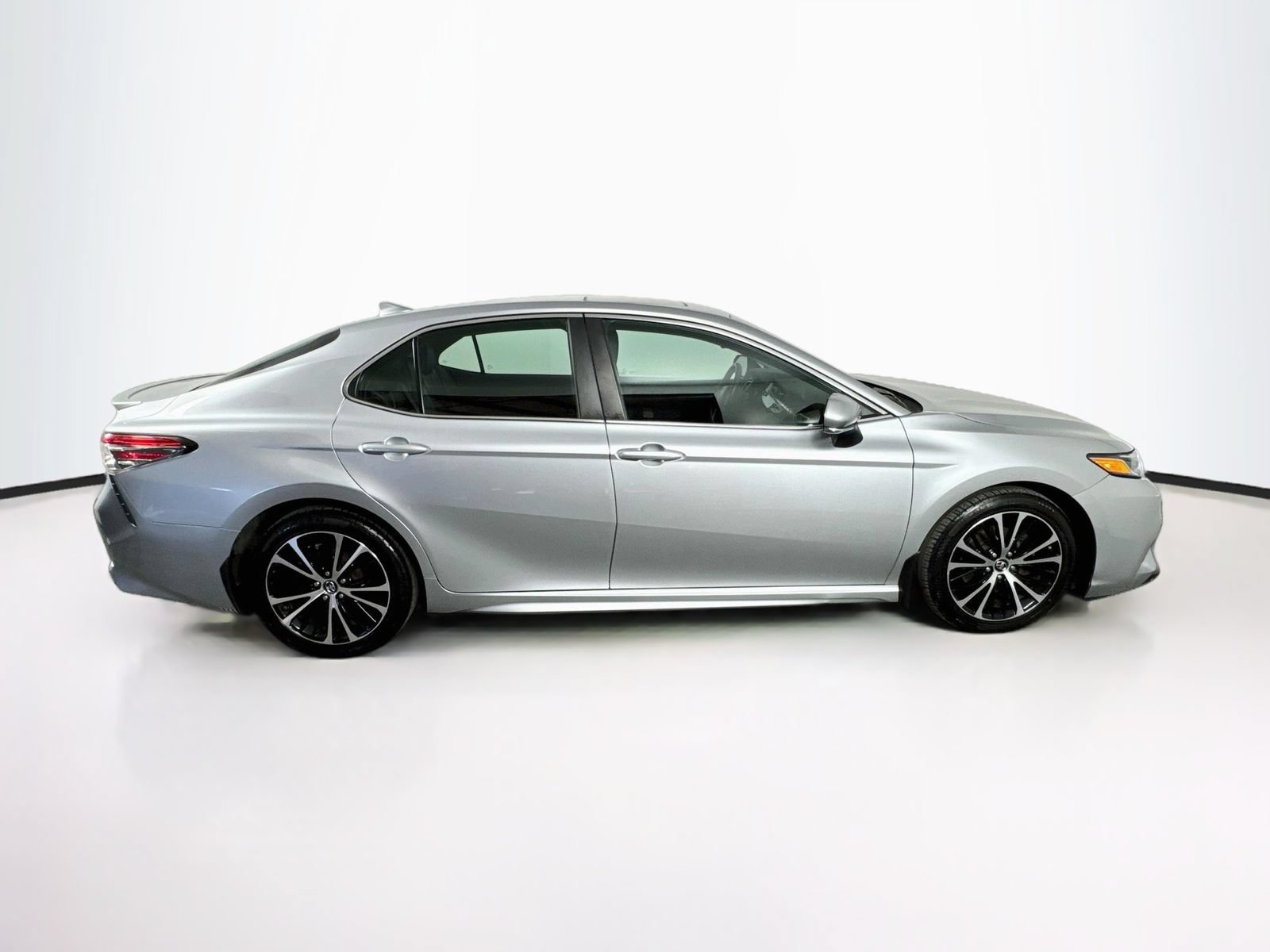 Used 2018 Toyota Camry SE FWD image 8