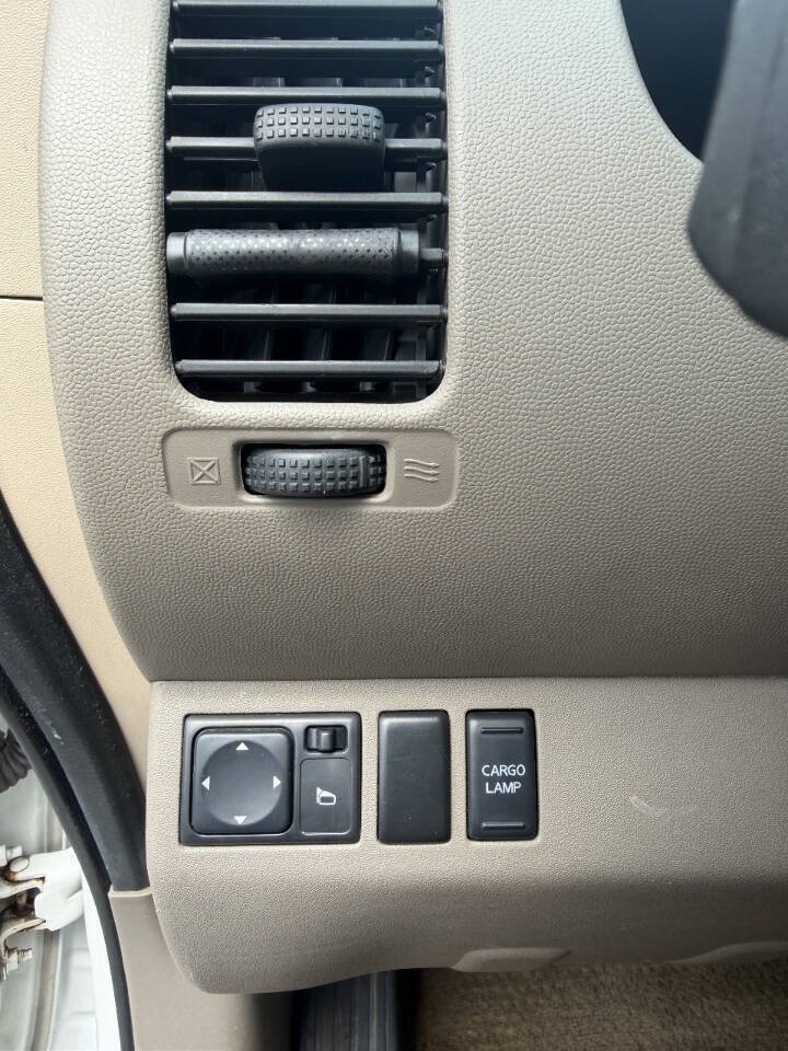 Used 2011 Nissan Frontier SV AWD/4WD image 18