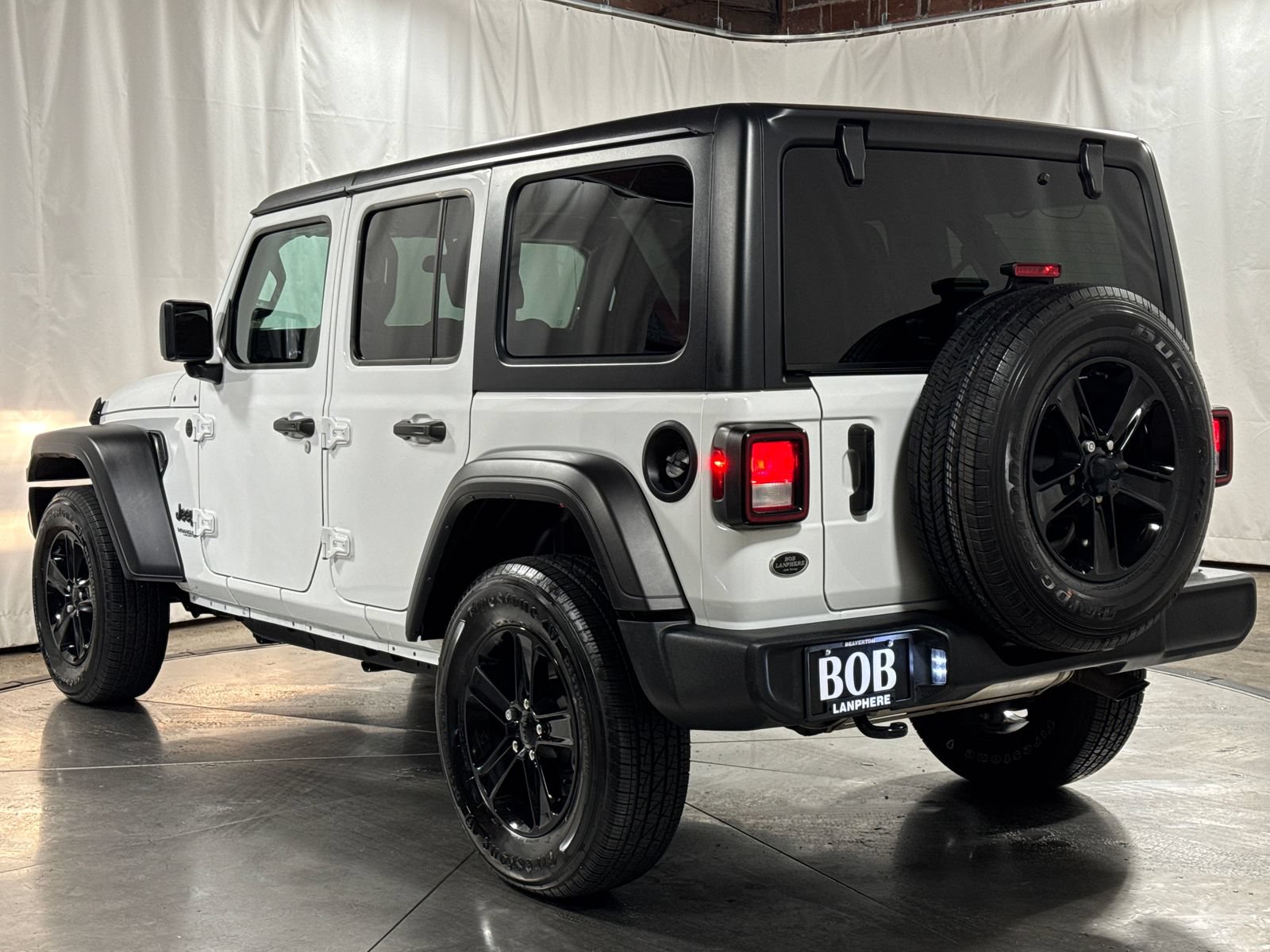 Used 2022 Jeep Wrangler Unlimited Sport AWD/4WD image 9