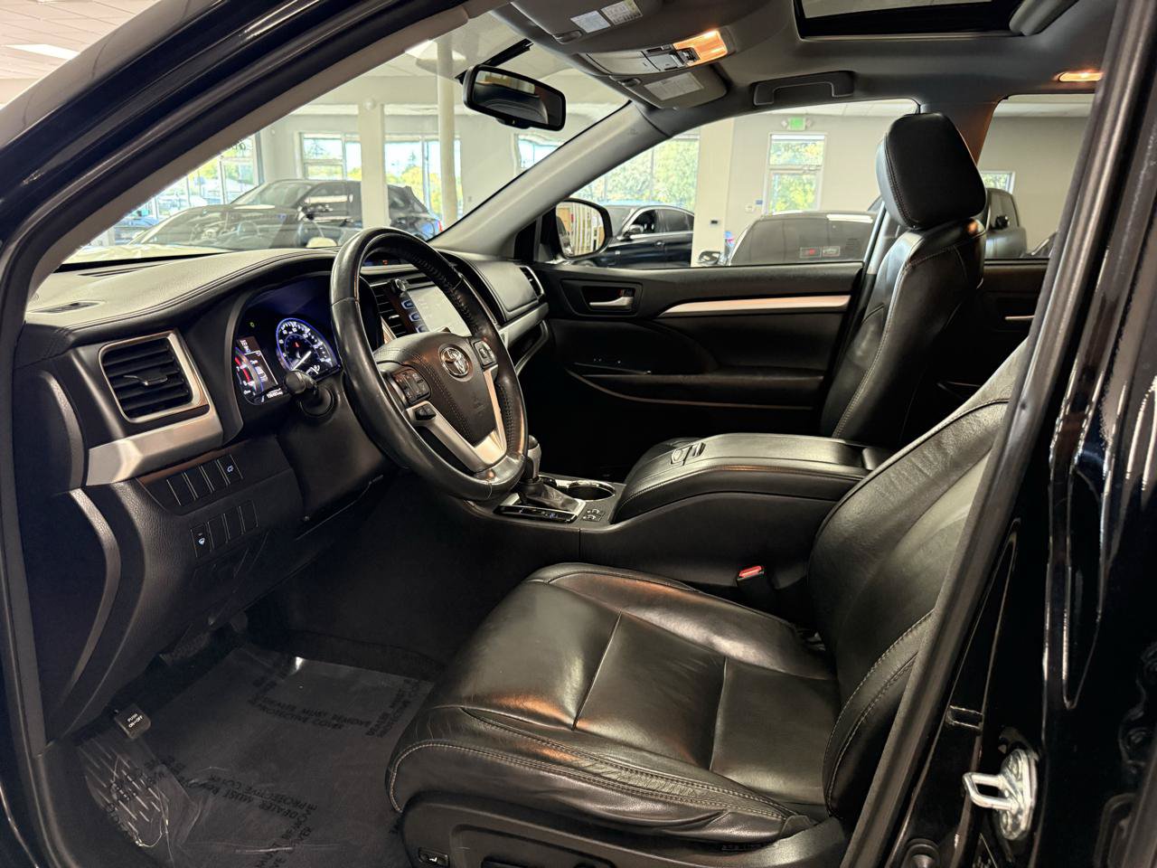 Used 2016 Toyota Highlander XLE AWD/4WD image 10