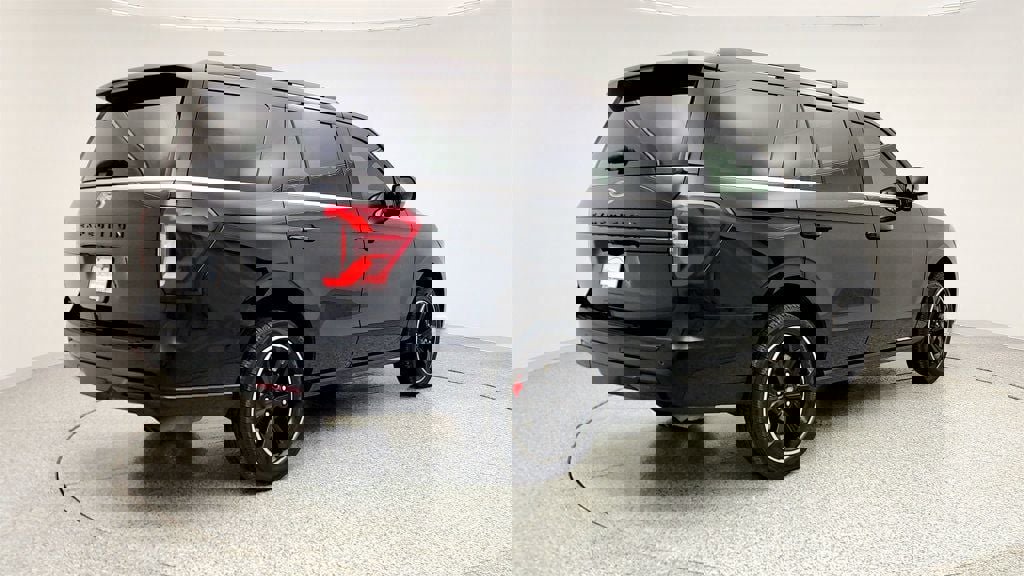 Used 2023 Ford Expedition Limited image 5