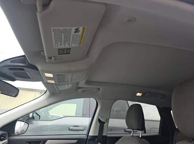 Used 2022 Ford Escape SE w/ SE Sport Appearance Package image 11