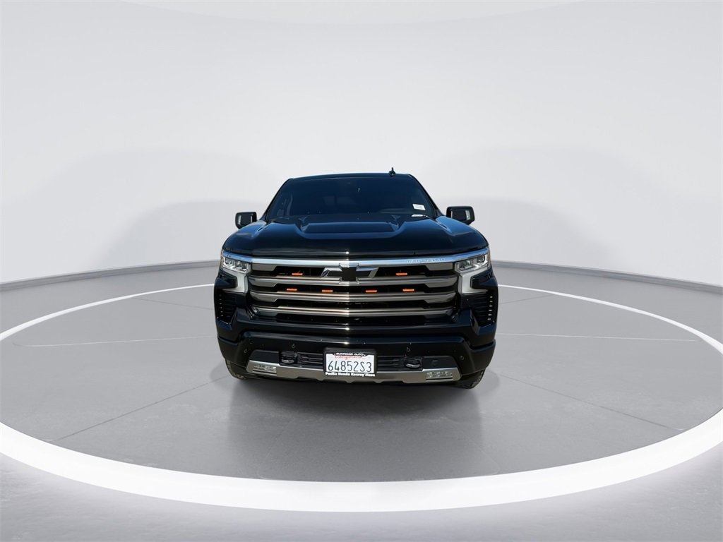 Used 2022 Chevrolet Silverado 1500 High Country w/ Technology Package image 4