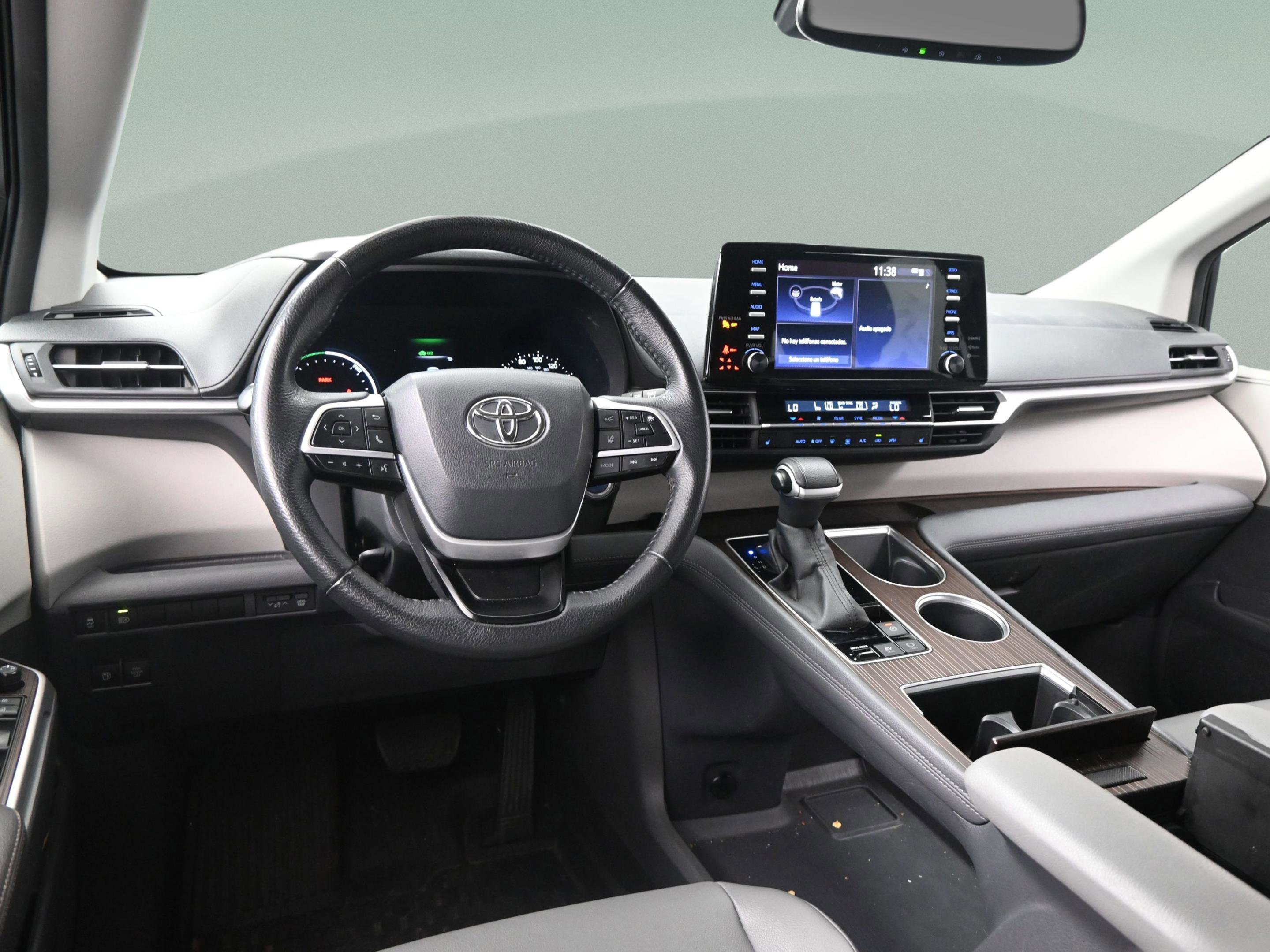 Used 2023 Toyota Sienna XLE image 36