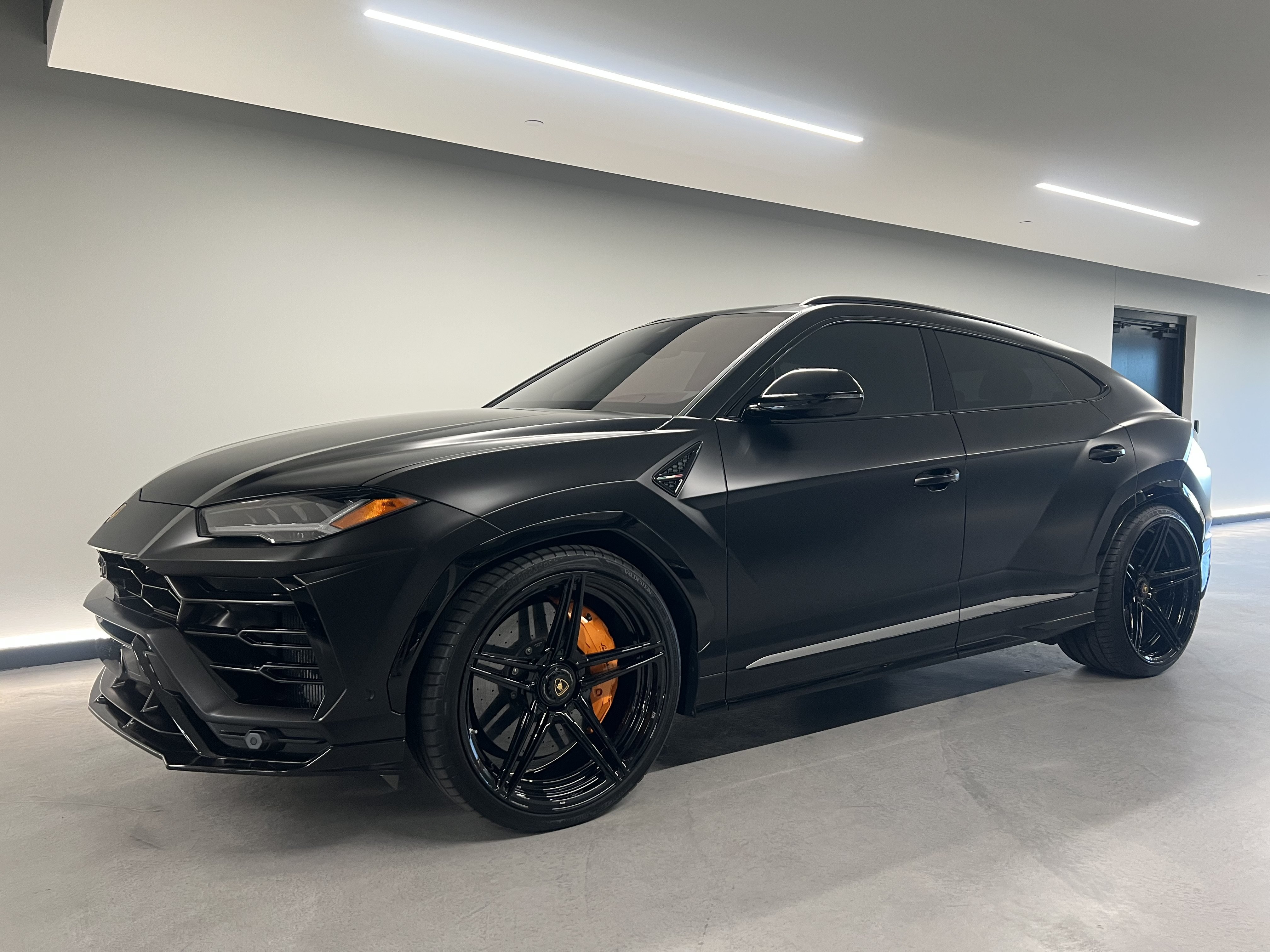 Used 2021 Lamborghini Urus AWD/4WD image 2