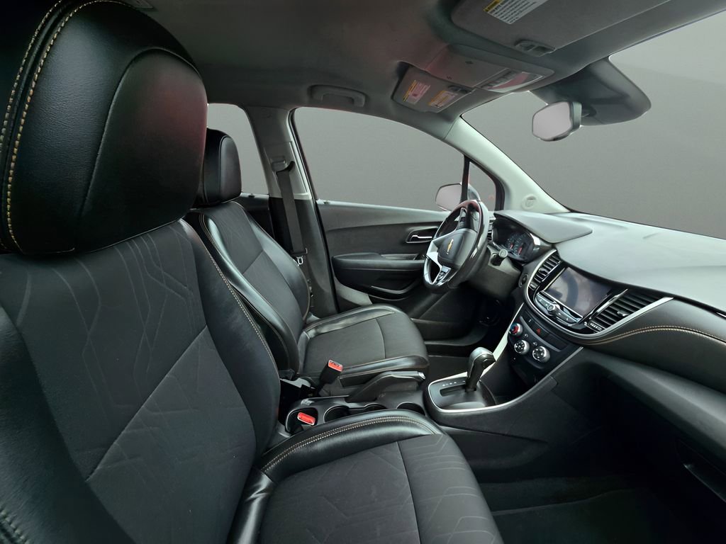 Used 2020 Chevrolet Trax LT w/ LT Convenience Package FWD image 9