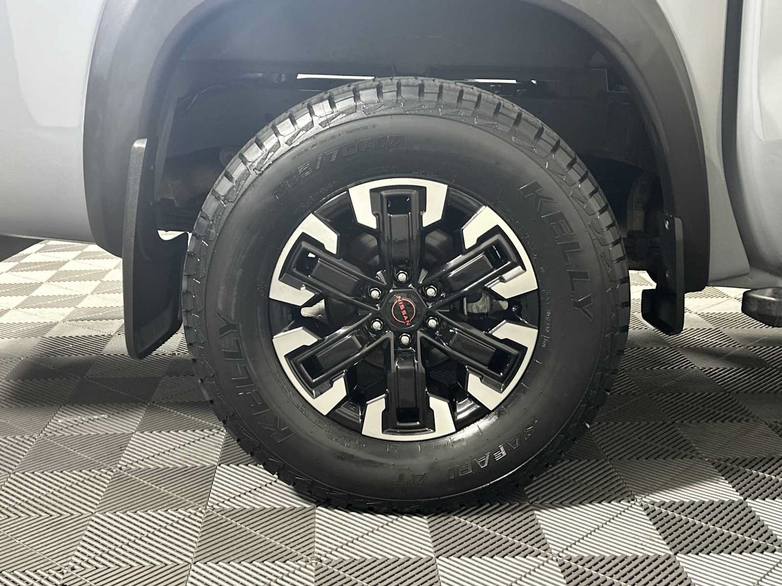 Used 2024 Nissan Frontier PRO-4X AWD/4WD image 25