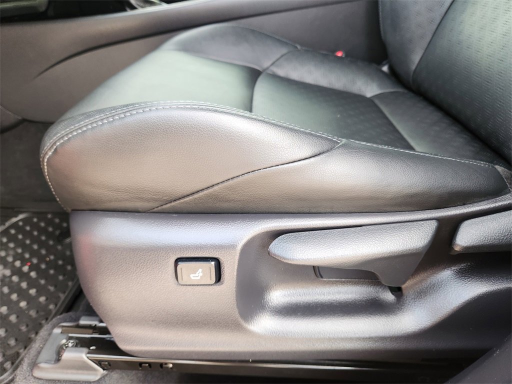 Used 2019 Toyota C-HR Limited image 27