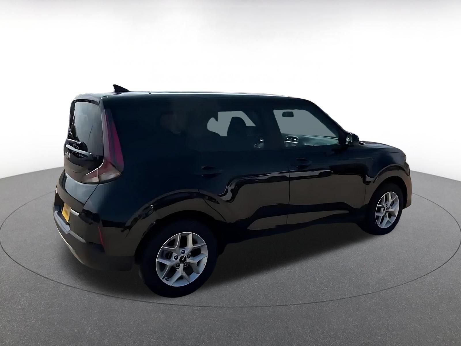 Used 2025 Kia Soul LX w/ LX Technology Package FWD image 13