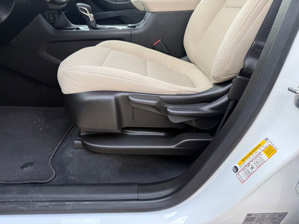 Used 2023 Chevrolet Traverse LS w/ Safety Package image 28