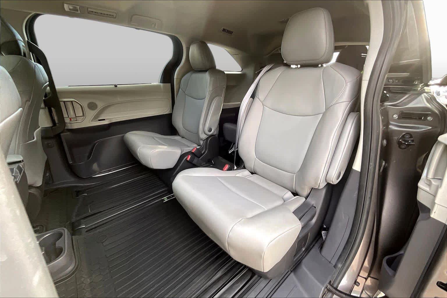 Used 2022 Toyota Sienna XLE FWD image 20