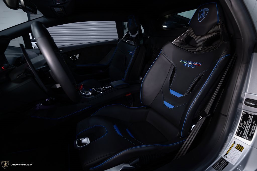 Used 2021 Lamborghini Huracan EVO image 32