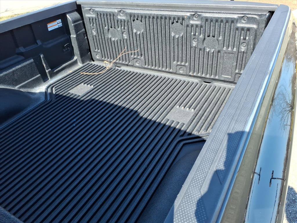 Used 2023 Nissan Frontier SV image 10