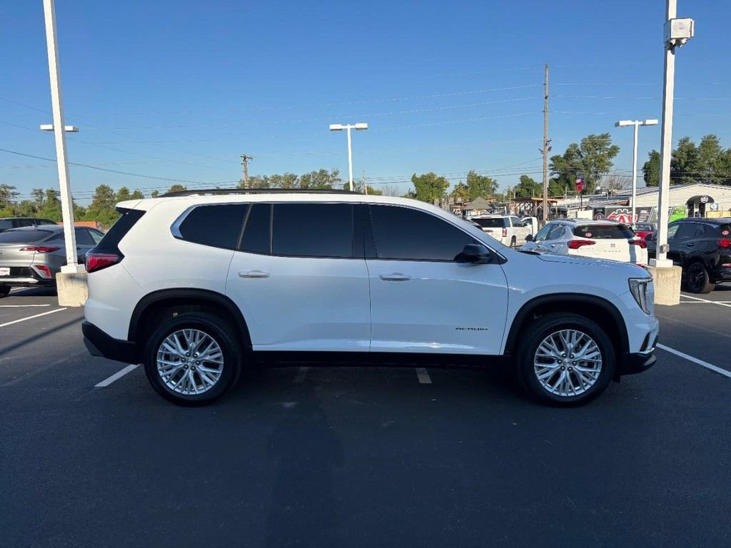 Used 2025 GMC Acadia Elevation w/ Elevation Premium Package FWD image 2