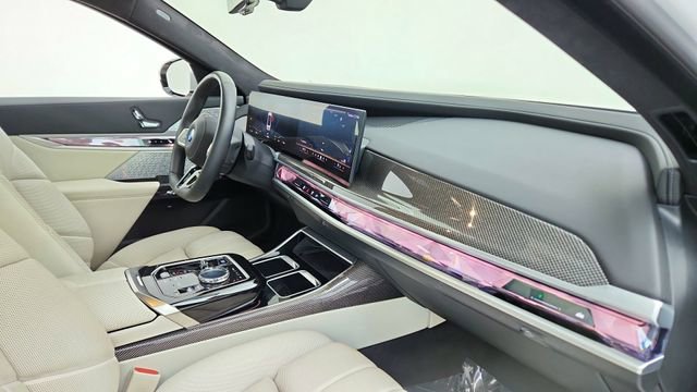 Used 2023 BMW i7 xDrive60 w/ Executive Package 2 image 21