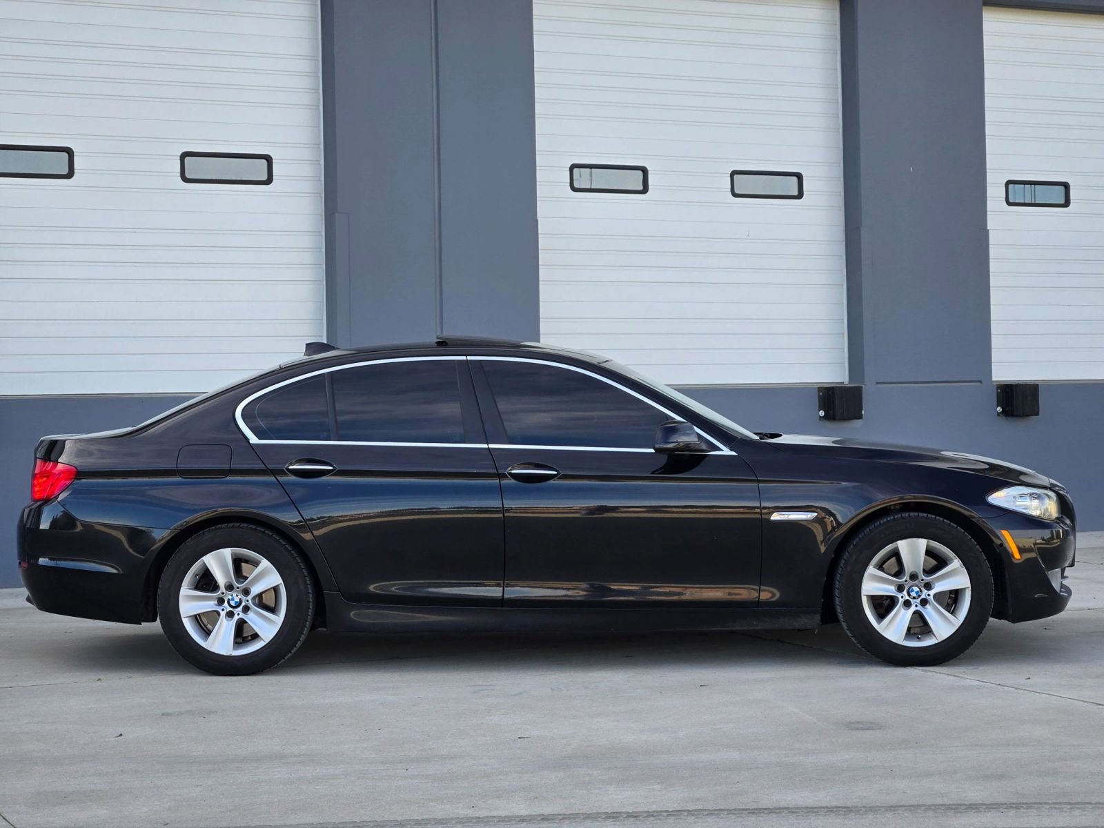 Used 2011 BMW 528i Sedan image 9