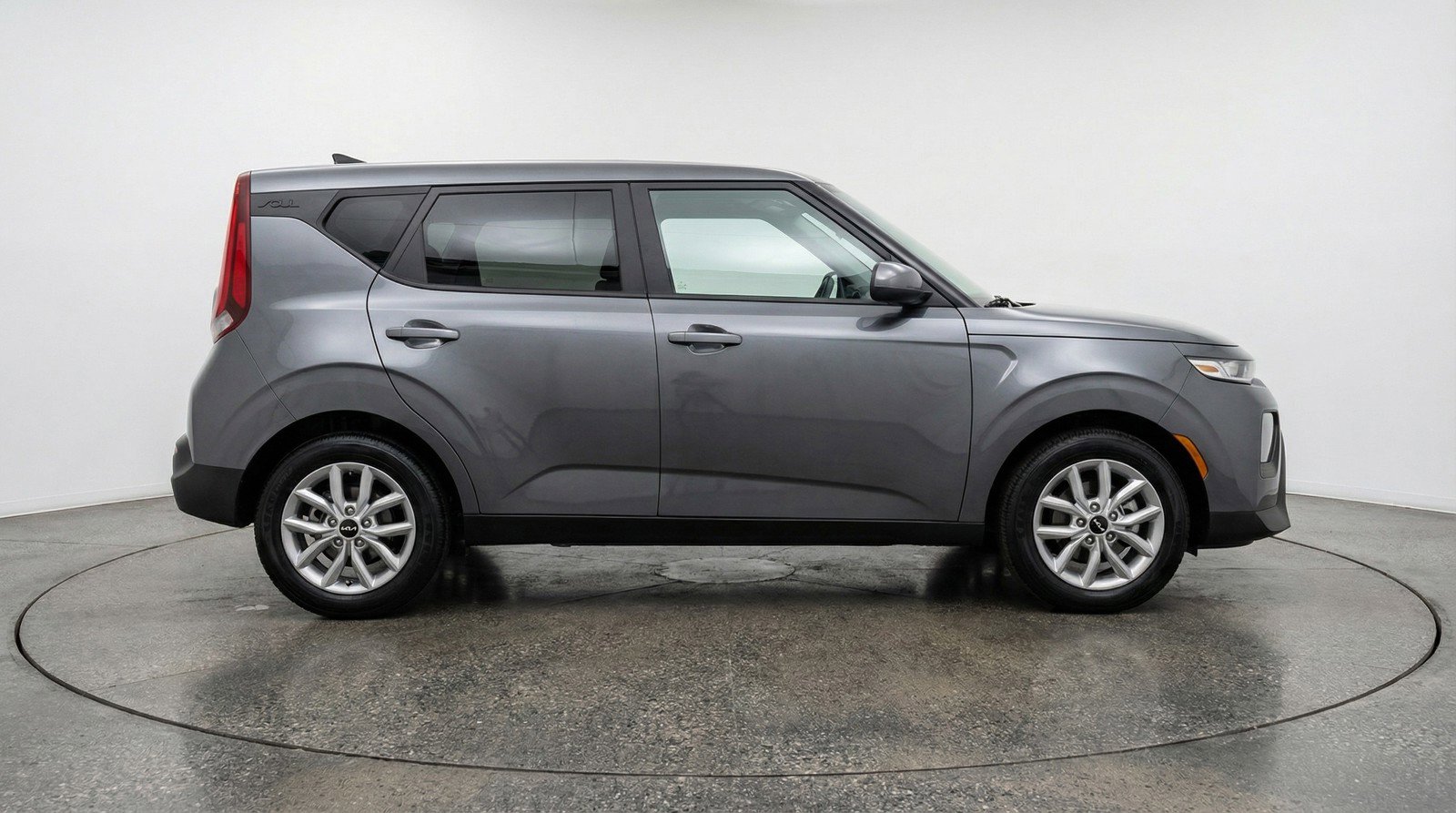 Used 2025 Kia Soul LX w/ LX Technology Package FWD image 11