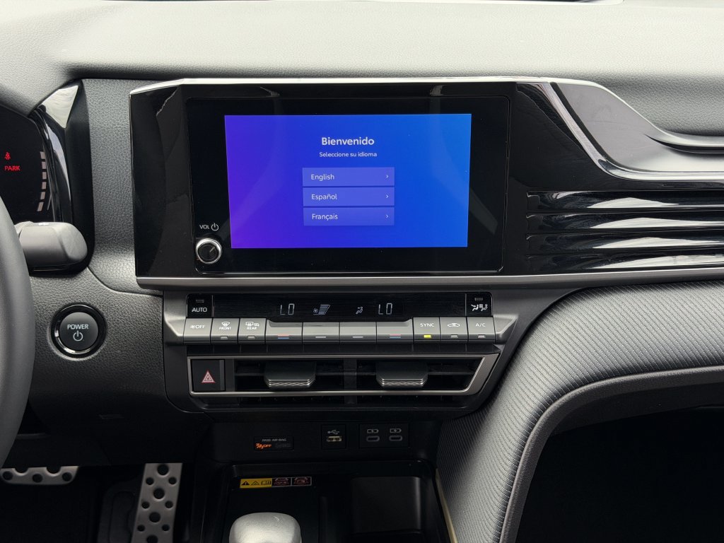 Used 2025 Toyota Camry SE w/ Convenience Package FWD image 18