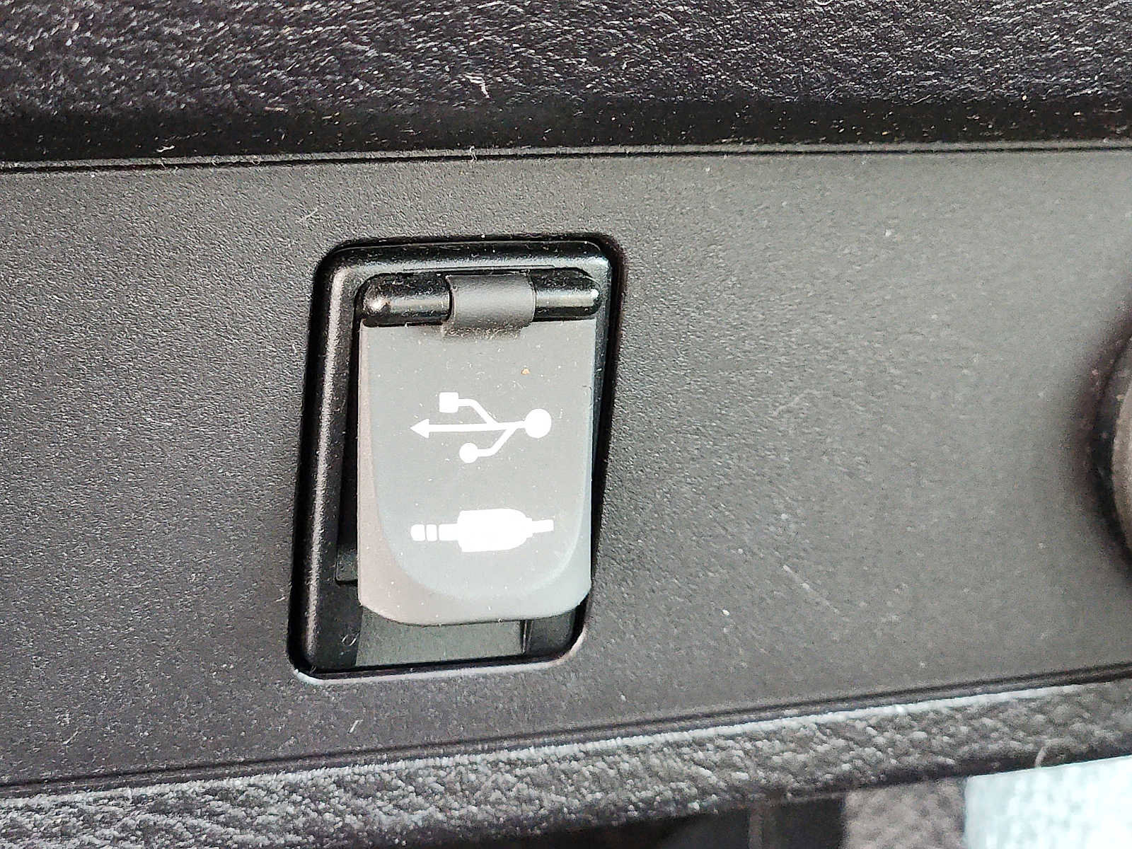 Used 2018 Toyota Tacoma SR w/ SR Convenience Package image 22