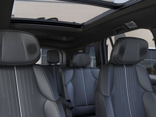 New 2027 Cadillac Vistiq Luxury w/ LPO, Floor Liner Package AWD/4WD image 24
