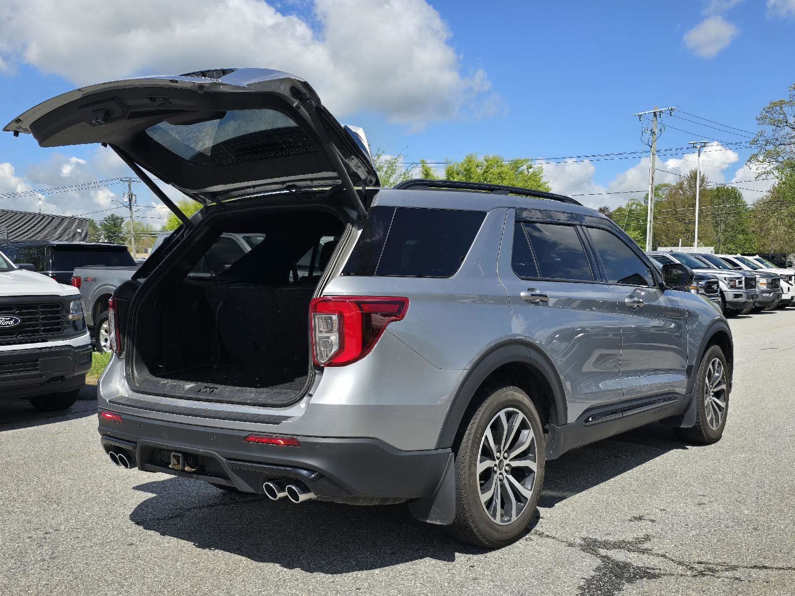 Used 2023 Ford Explorer ST AWD/4WD image 9