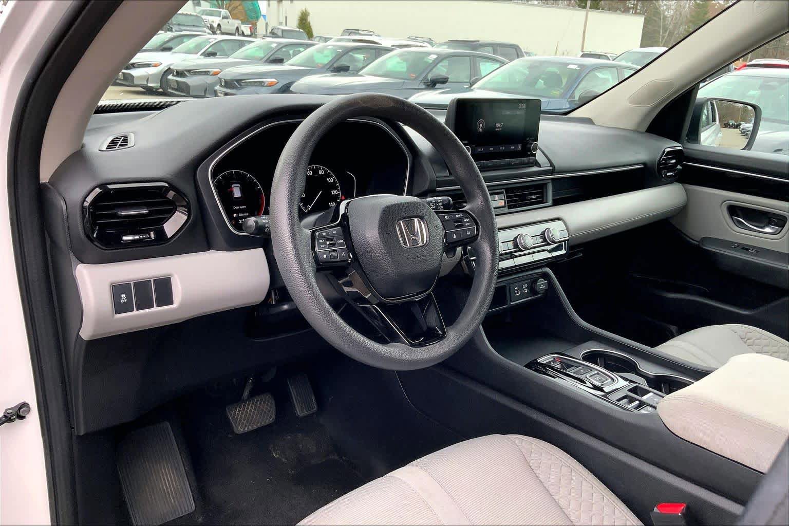 Used 2023 Honda Pilot LX image 18