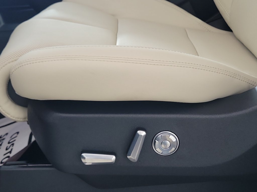 New 2027 Lincoln Navigator Premiere RWD image 22