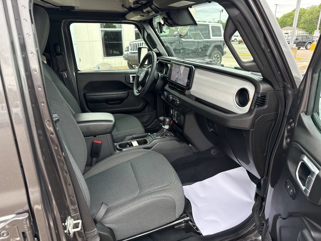 Used 2024 Jeep Wrangler Unlimited Sport AWD/4WD image 12