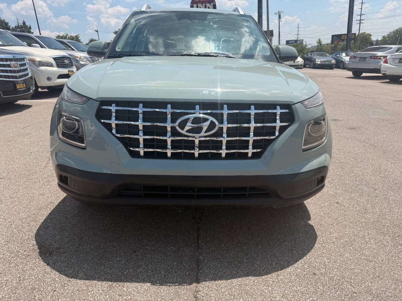 Used 2025 Hyundai Venue SEL FWD image 13