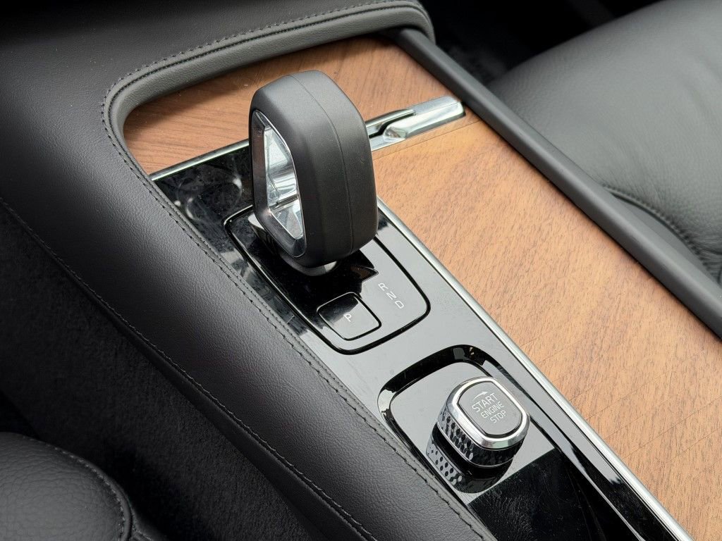 Certified 2025 Volvo XC90 B6 Plus image 26