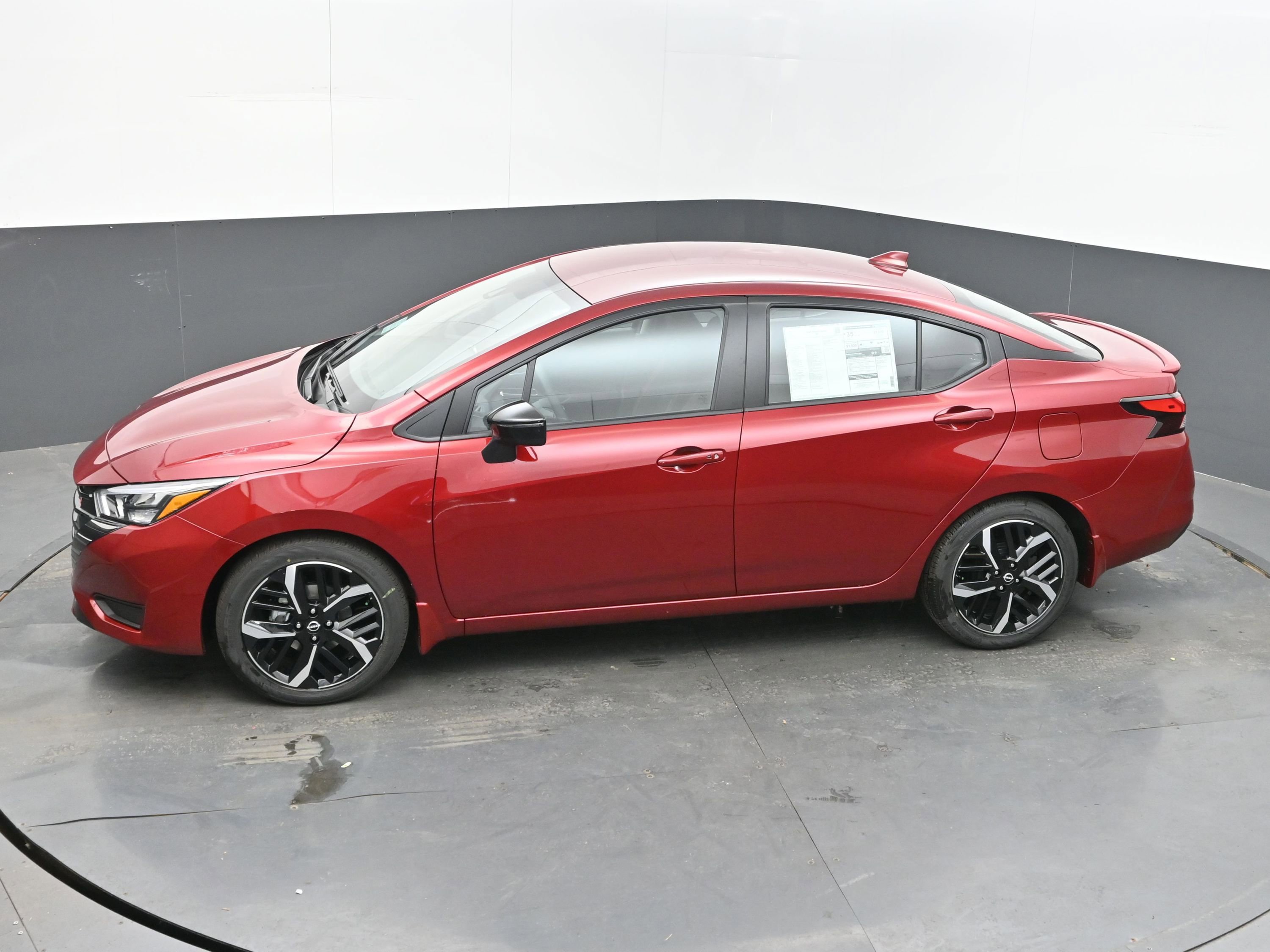 New 2025 Nissan Versa SR w/ Trunk Package image 32