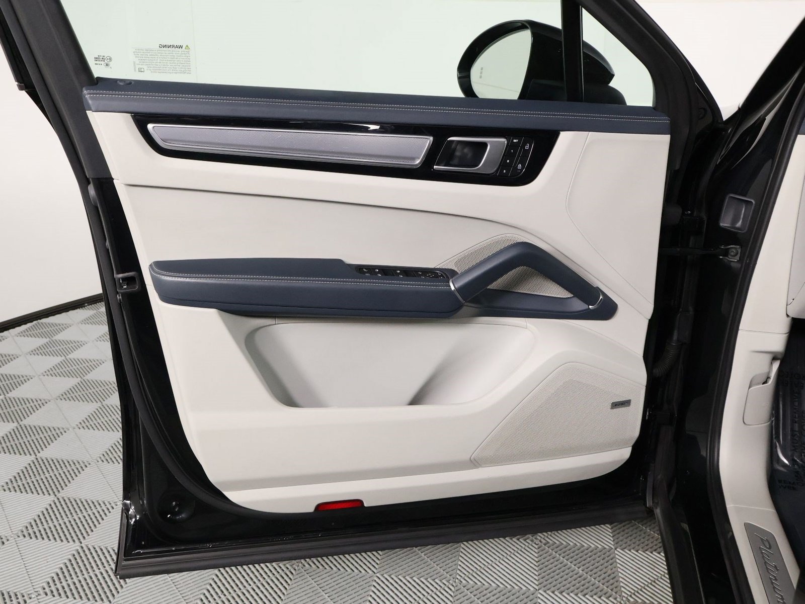 Certified 2023 Porsche Cayenne Platinum Edition AWD/4WD image 20