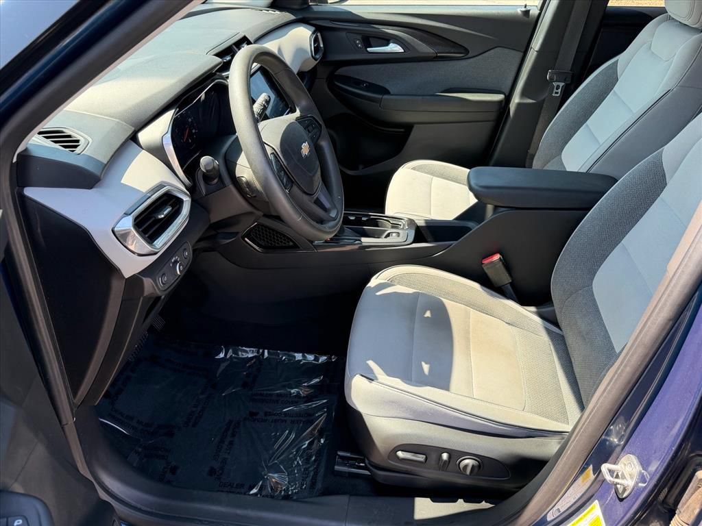 Used 2021 Chevrolet TrailBlazer LT w/ Convenience Package FWD image 12