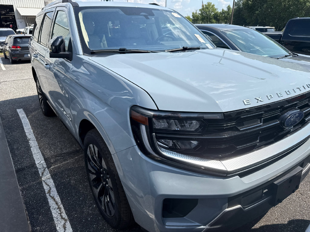 Used 2025 Ford Expedition Platinum w/ Driver's Package AWD/4WD image 20