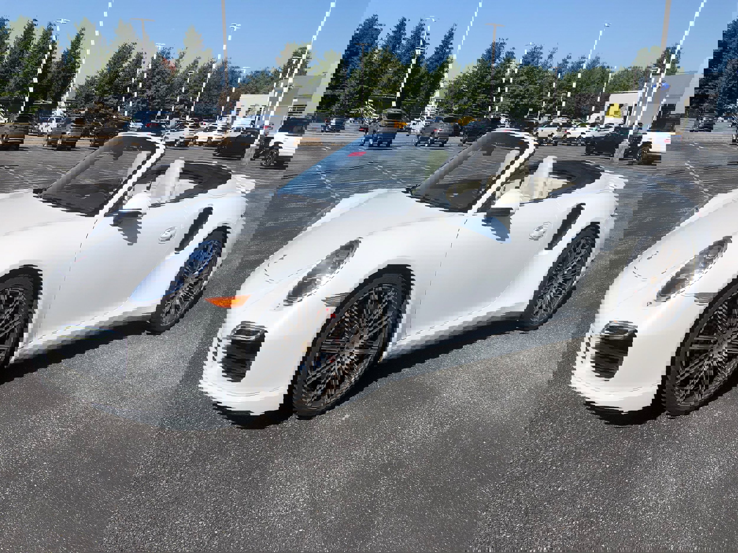 Used 2015 Porsche 911 Turbo w/ Sport Chrono Package image 21