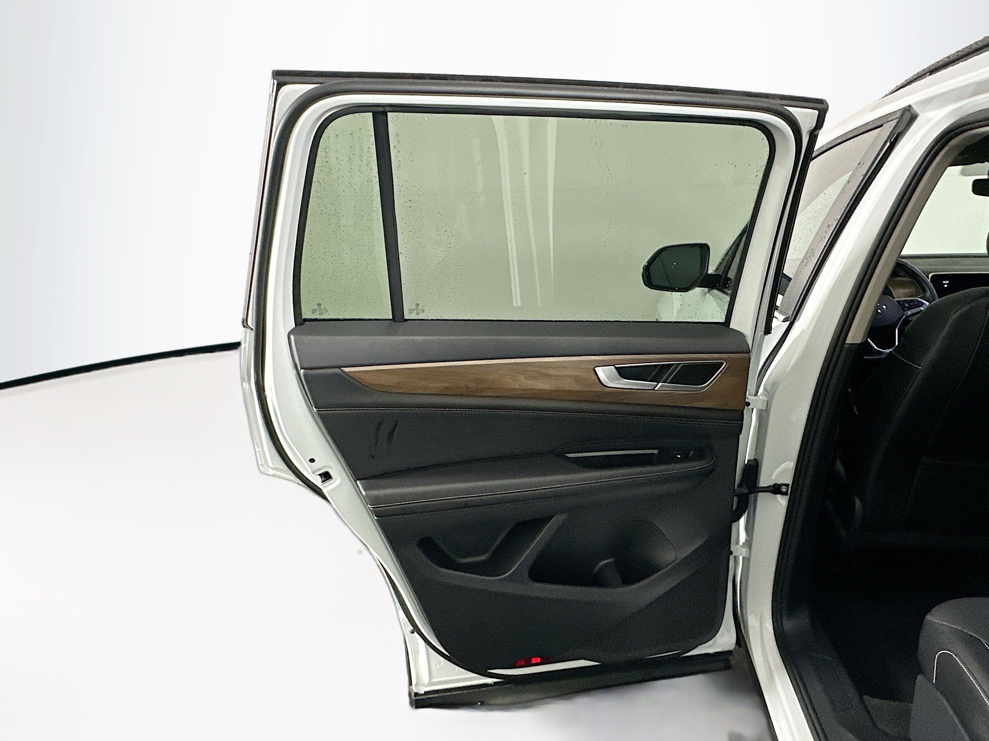 Used 2025 Volkswagen Atlas SE image 26