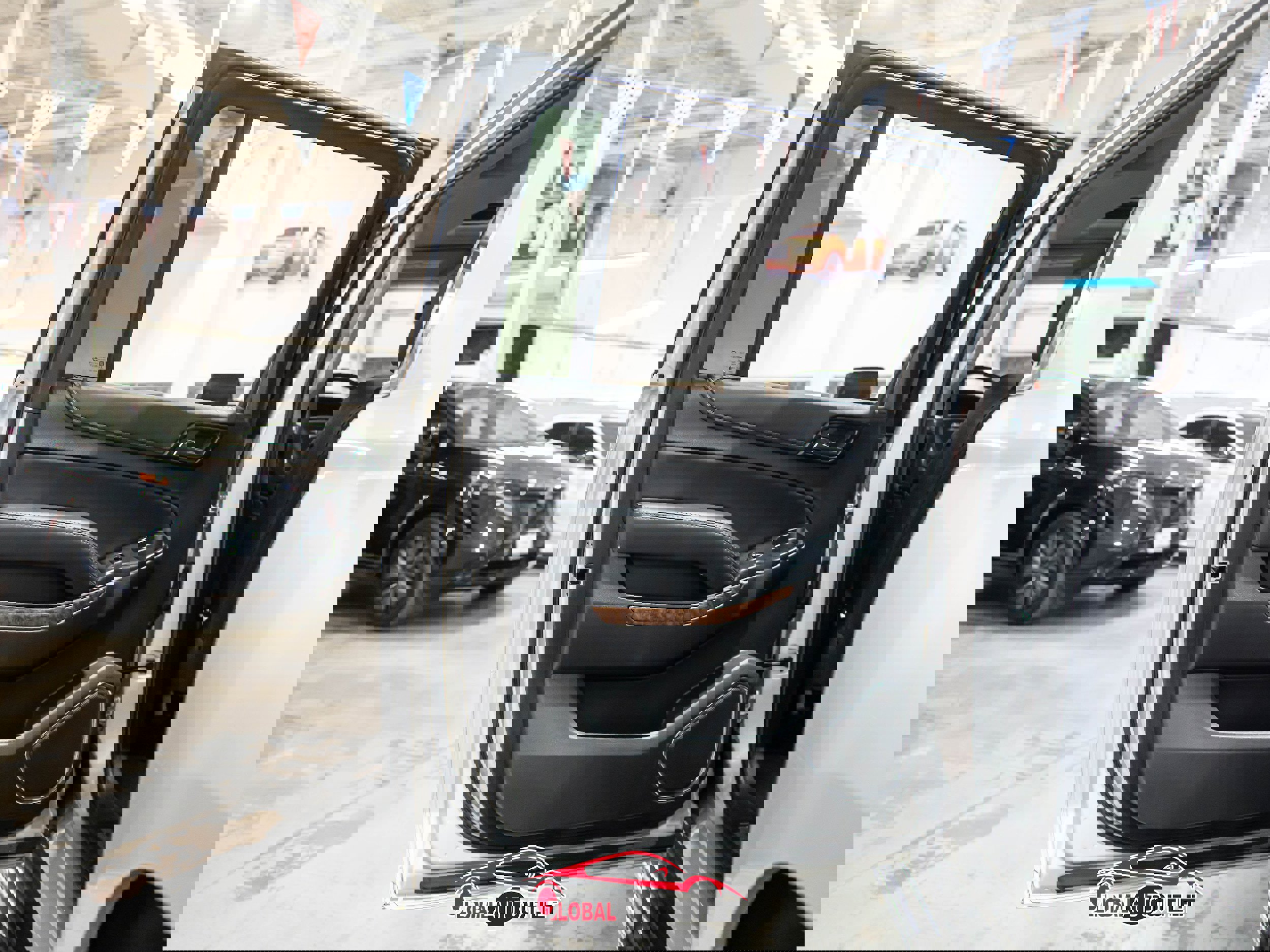 Used 2017 Chevrolet Suburban Premier image 43