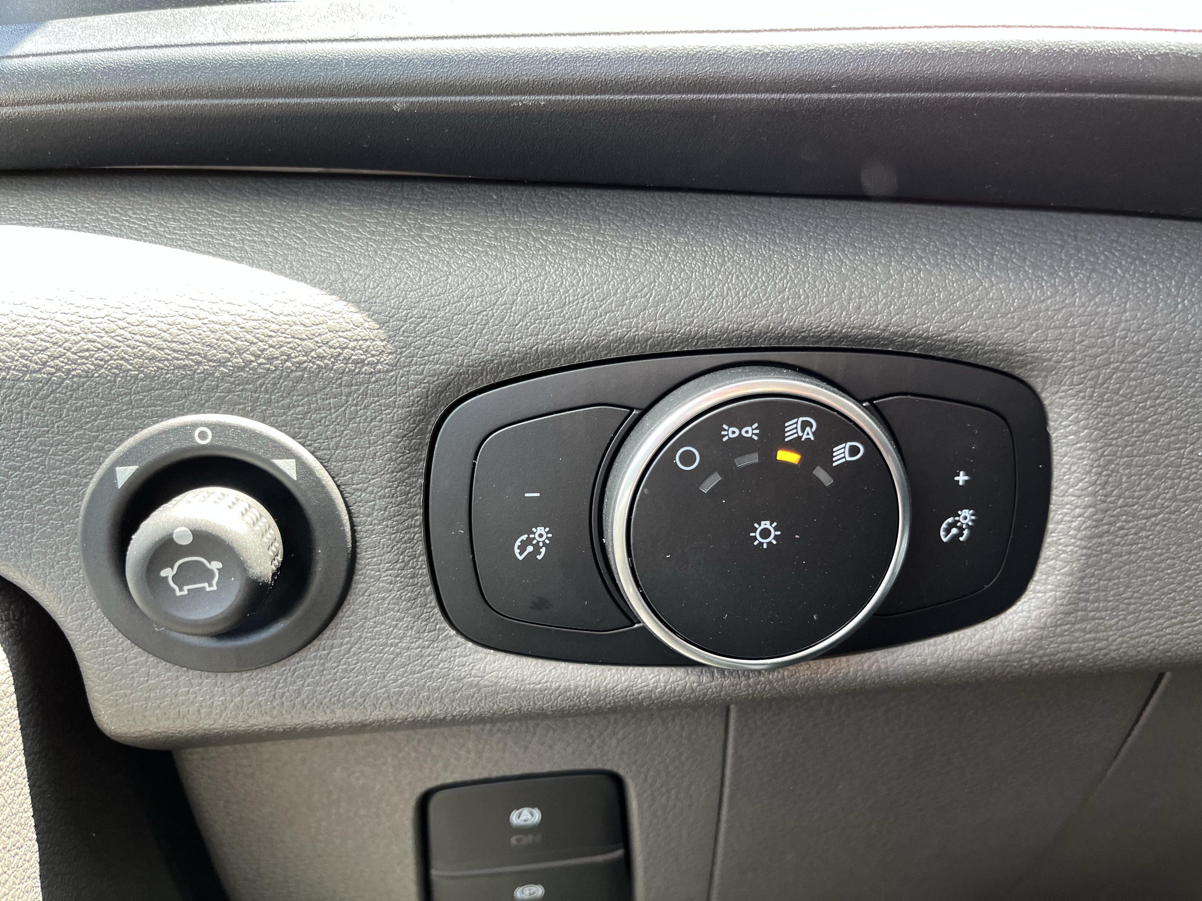 New 2026 Ford Transit 150 Low Roof RWD image 17
