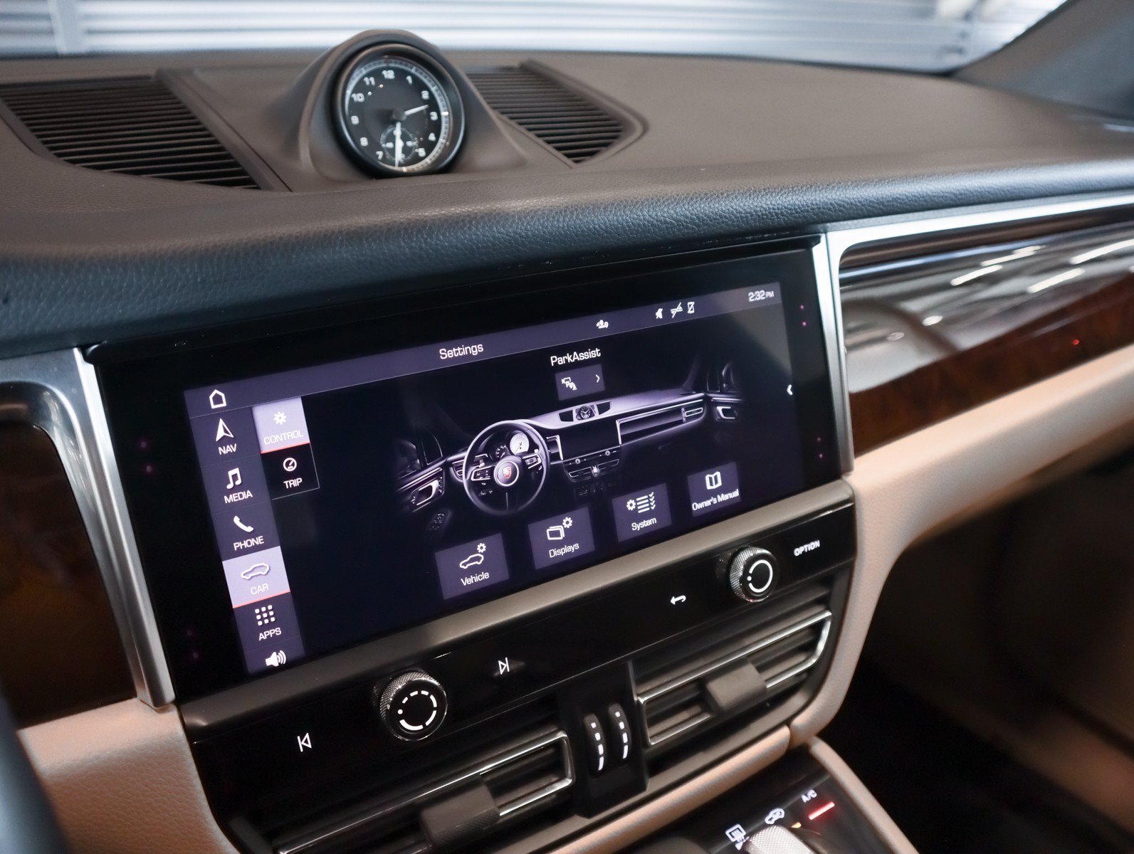 Certified 2023 Porsche Macan AWD/4WD image 22