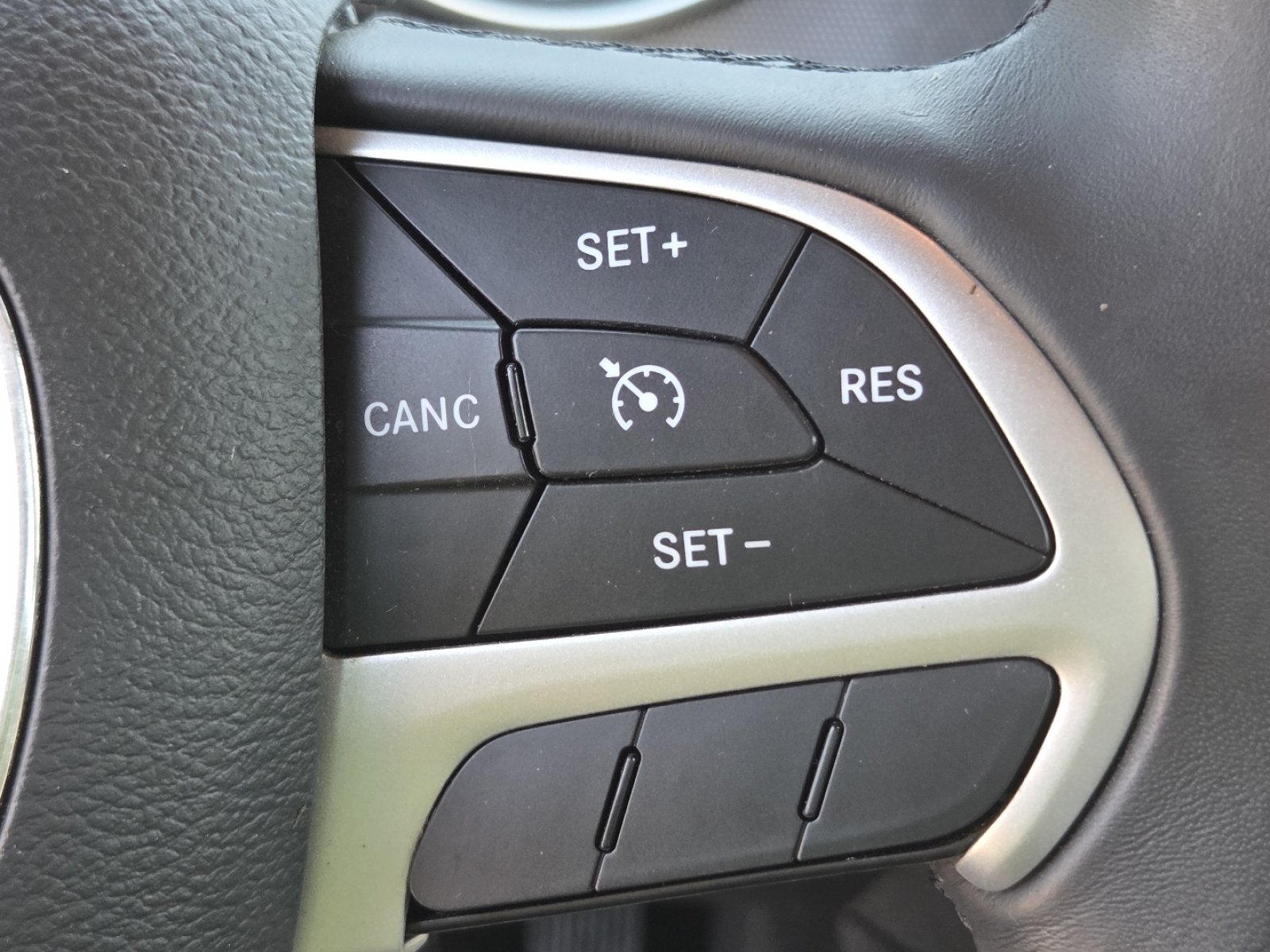 Used 2015 Dodge Charger SXT AWD/4WD image 9
