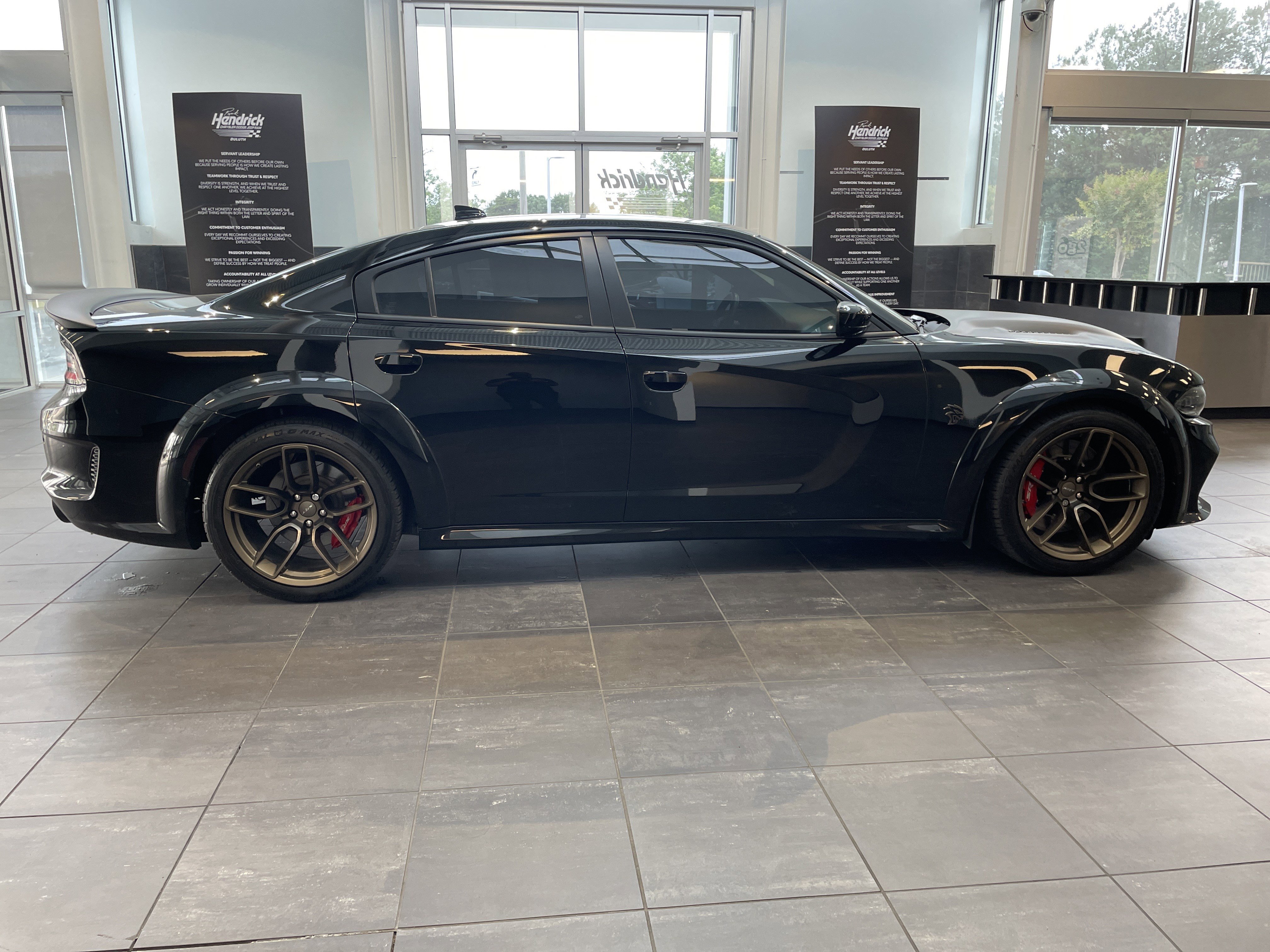 Used 2022 Dodge Charger SRT Hellcat w/ Carbon/Suede Interior Package RWD image 12