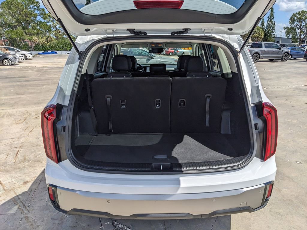 Certified 2025 Kia Telluride LX image 13