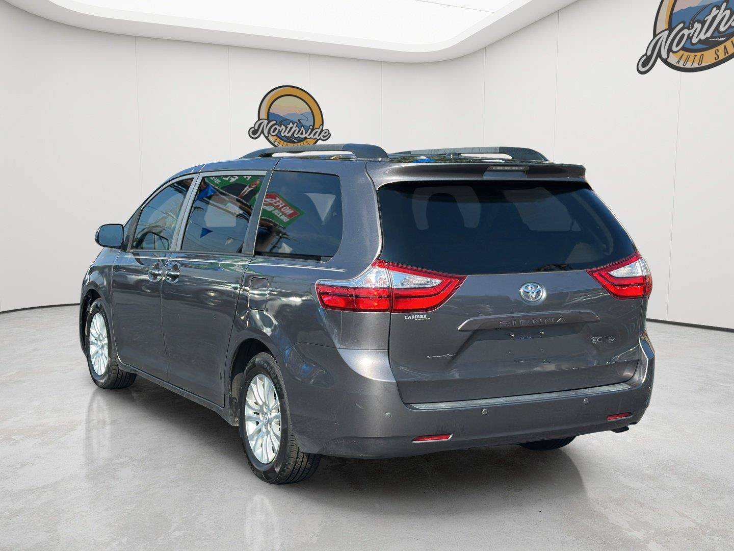 Used 2017 Toyota Sienna XLE w/ XLE Navigation Package FWD image 7