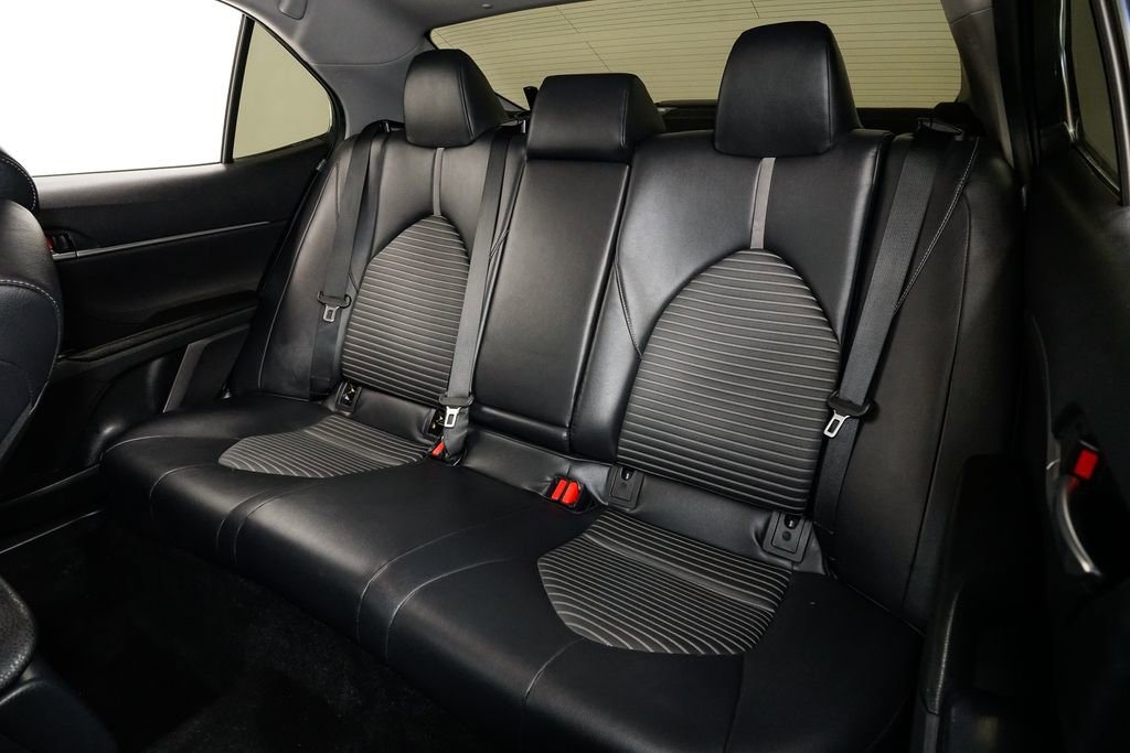 Used 2018 Toyota Camry SE image 18