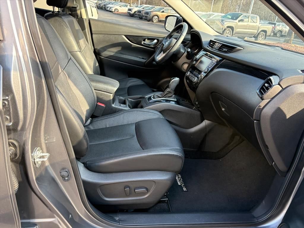 Used 2022 Nissan Rogue Sport SL w/ Premium Package image 20