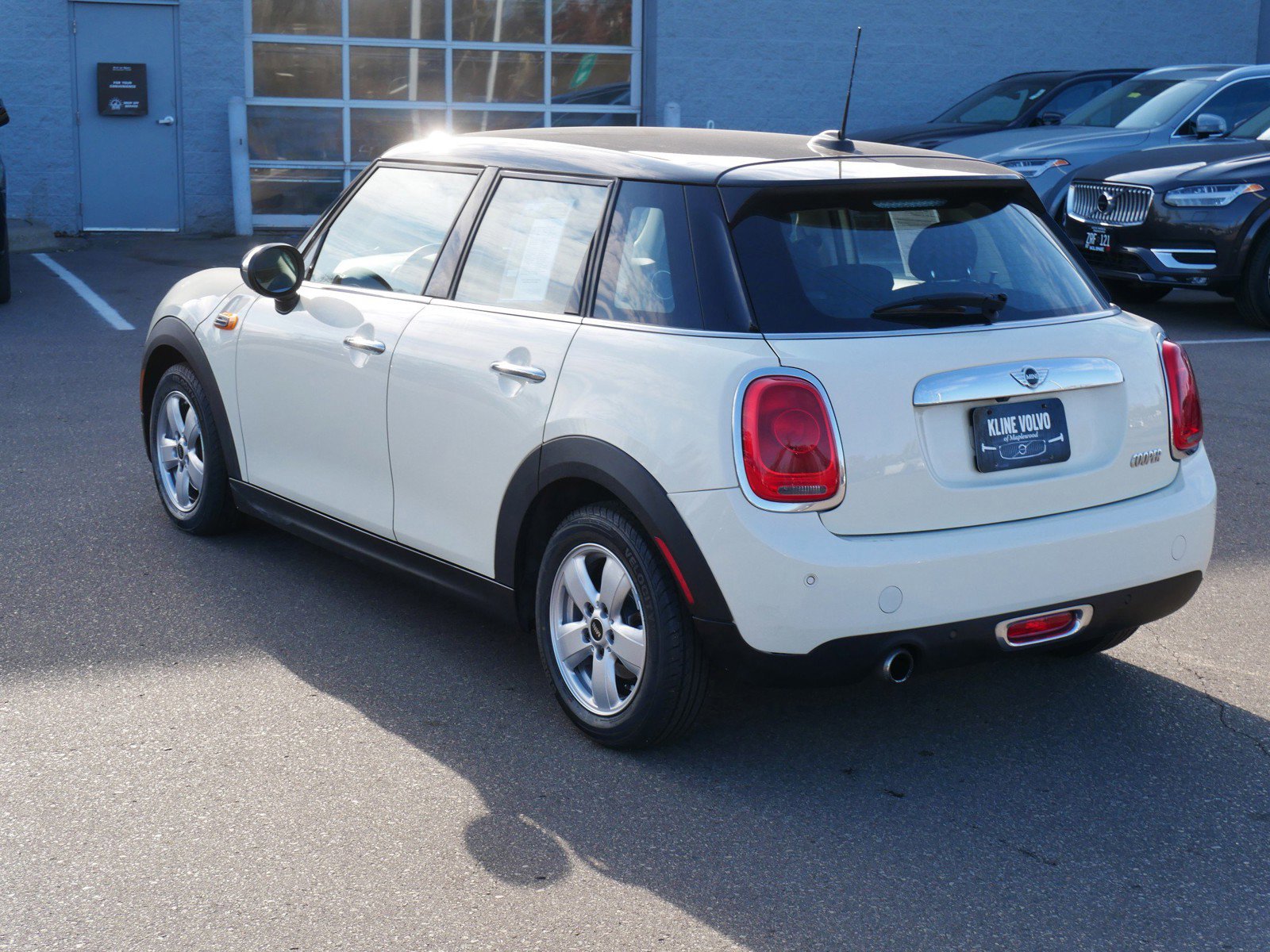 Used 2018 MINI Cooper 4-Door Hardtop image 5