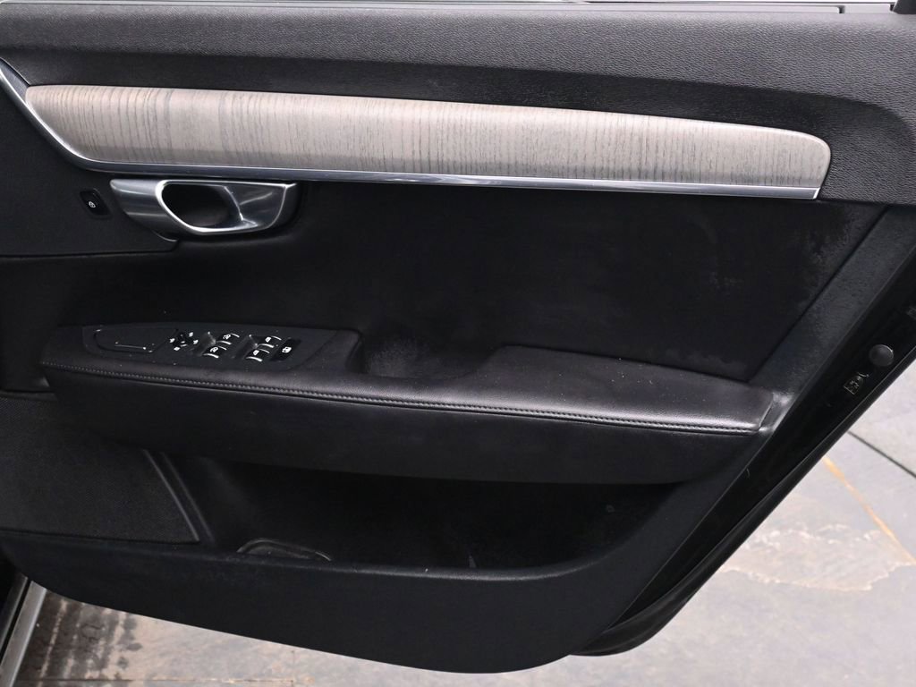 Used 2023 Volvo S90 B6 Plus image 16